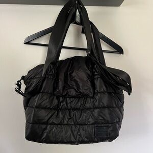 7AM Tote Bag  - Everyday Crossbody Straps & Zippered Capri Tote Bag